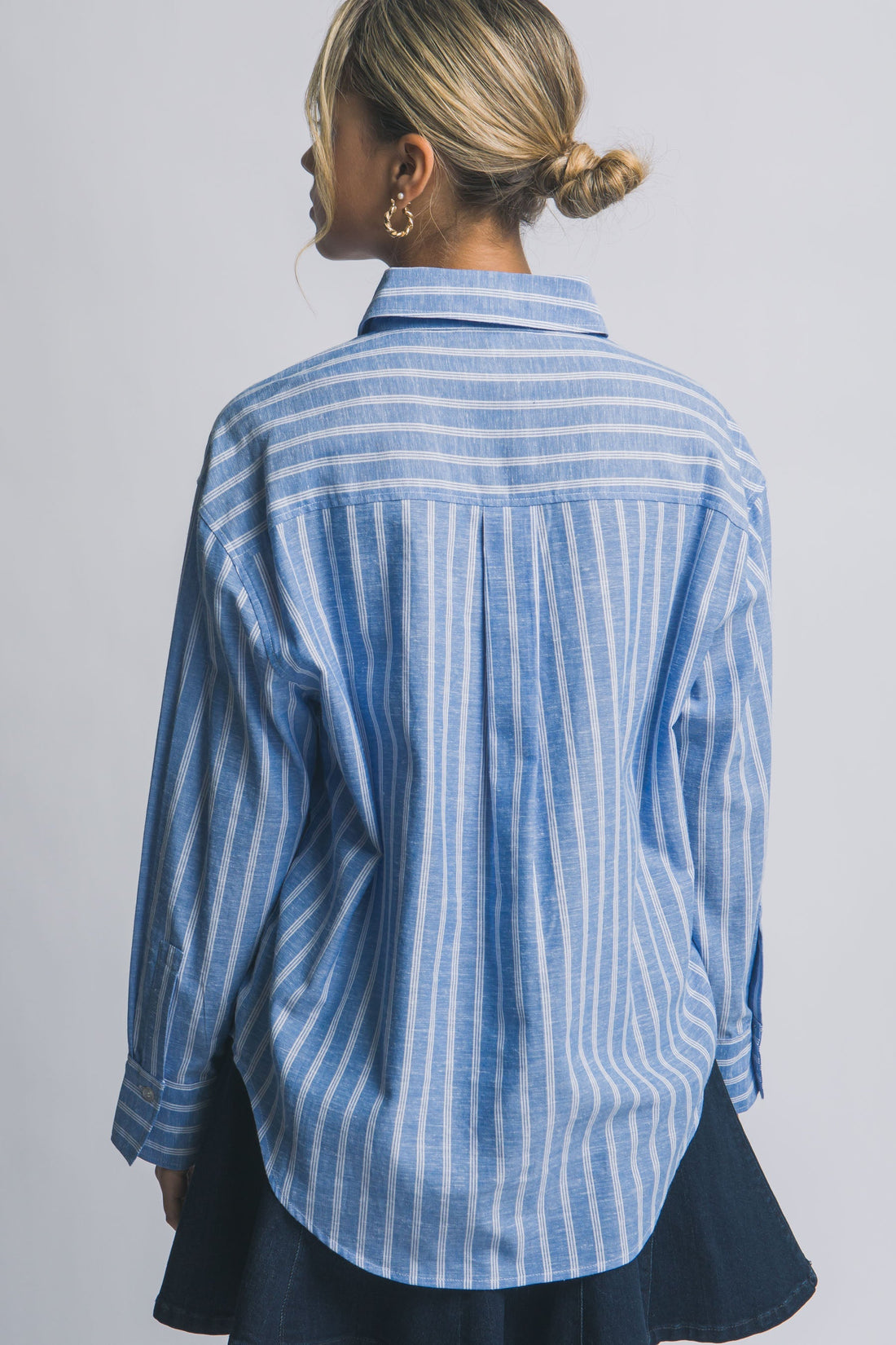 Camisa Oversized a Rayas Azules – Estilo Casual Chic en Algodón y Lino
