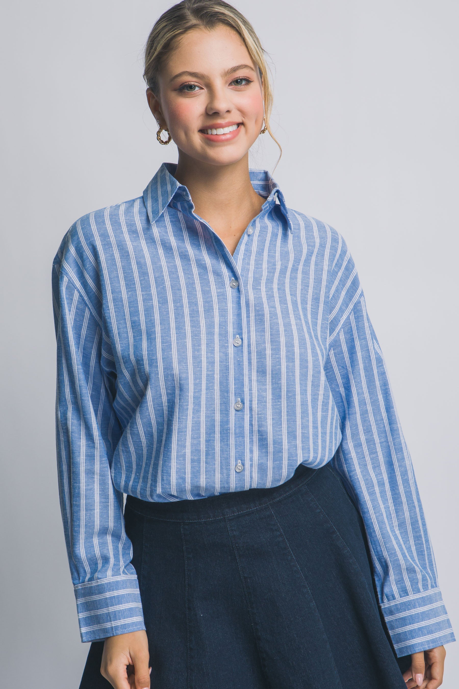 Camisa Oversized a Rayas Azules – Estilo Casual Chic en Algodón y Lino