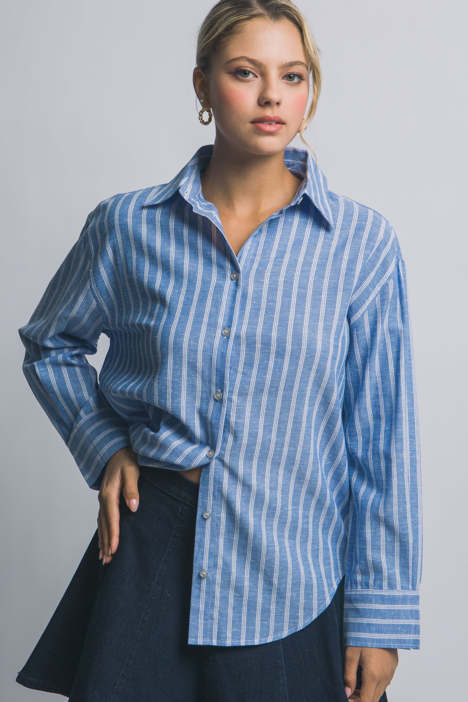 Camisa Oversized a Rayas Azules – Estilo Casual Chic en Algodón y Lino