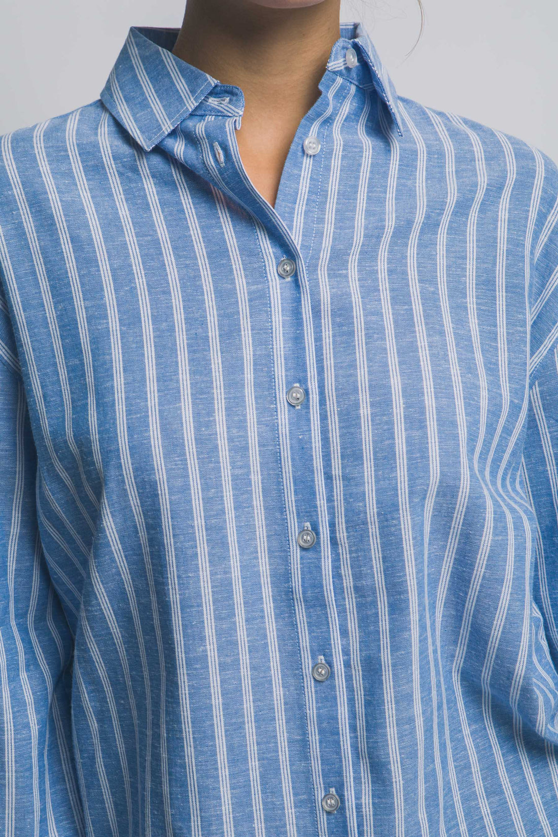 Camisa Oversized a Rayas Azules – Estilo Casual Chic en Algodón y Lino