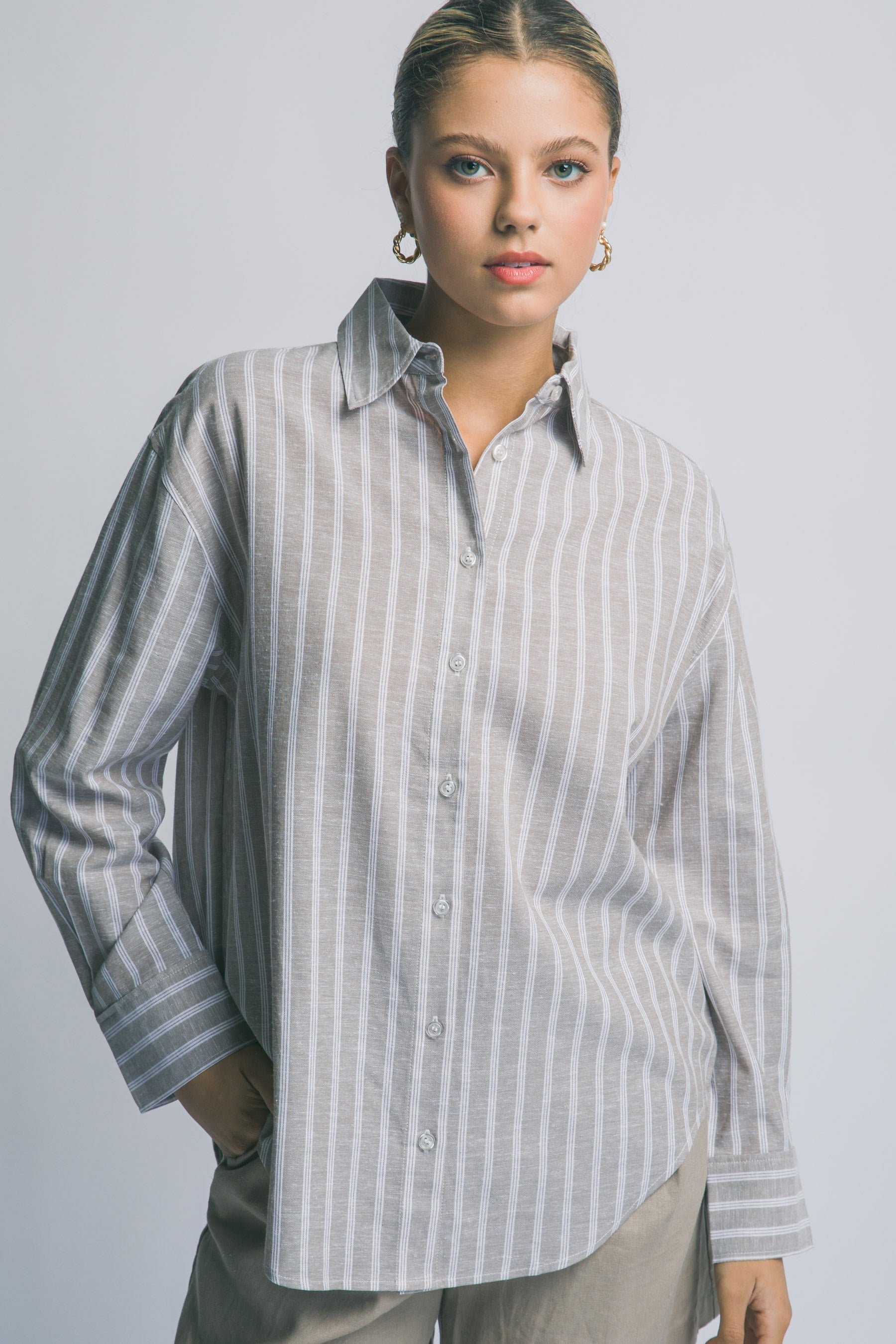 Camisa Oversized a Rayas Azules – Estilo Casual Chic en Algodón y Lino