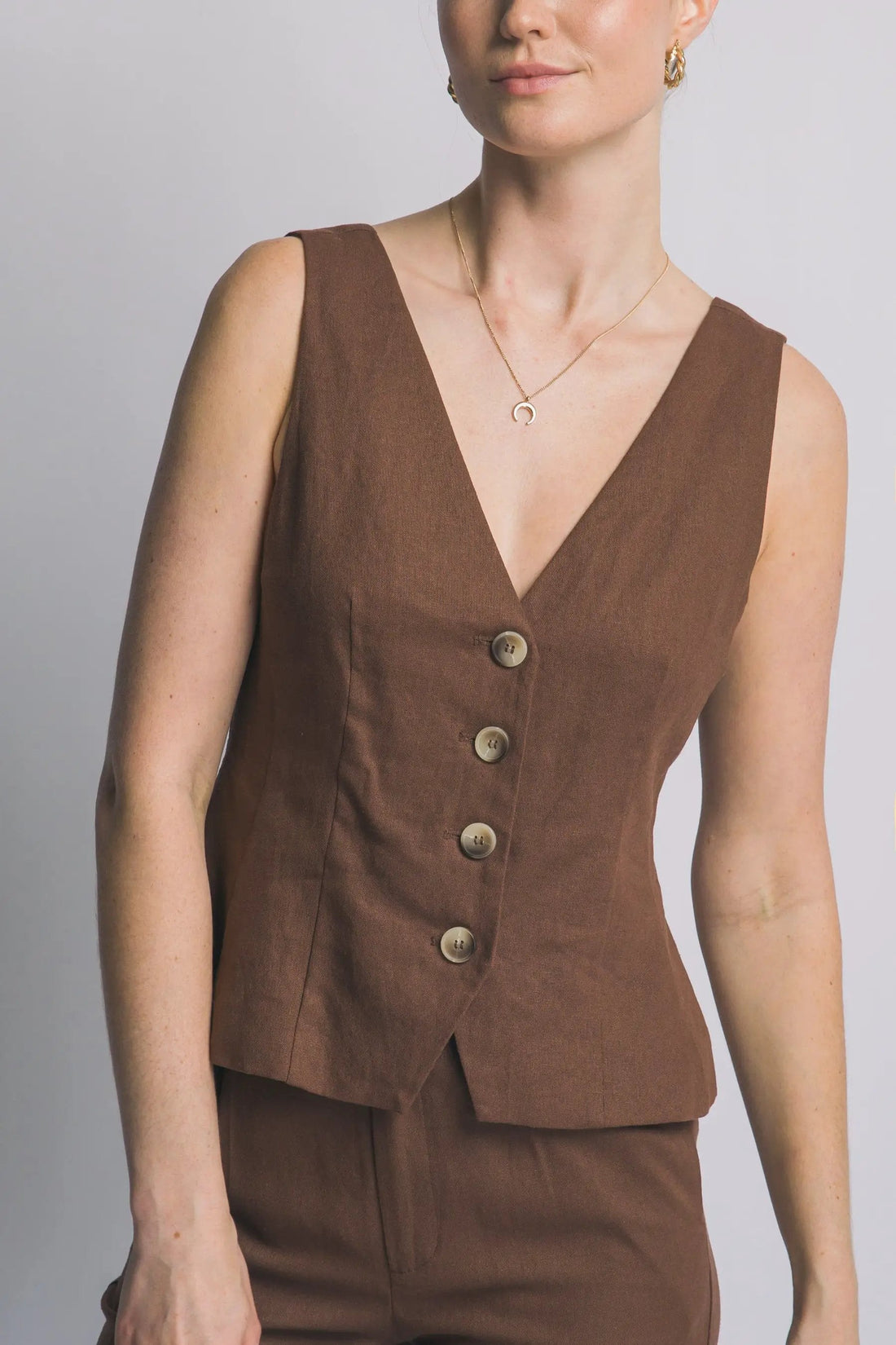 Chaleco de Lino con Escote en V - Elegancia Estival Artesanal