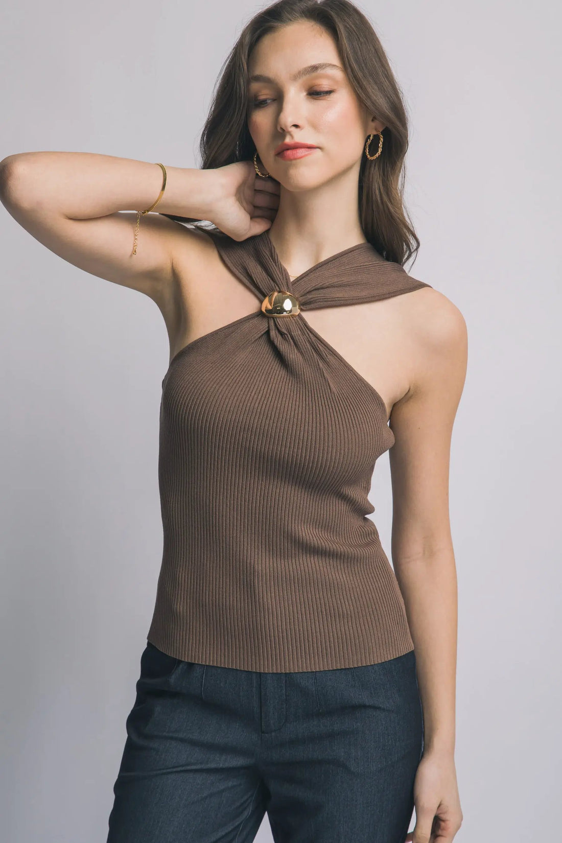 Blusa de Dama con Cuello V y Detalle Dorado Negro by LOVE TREE