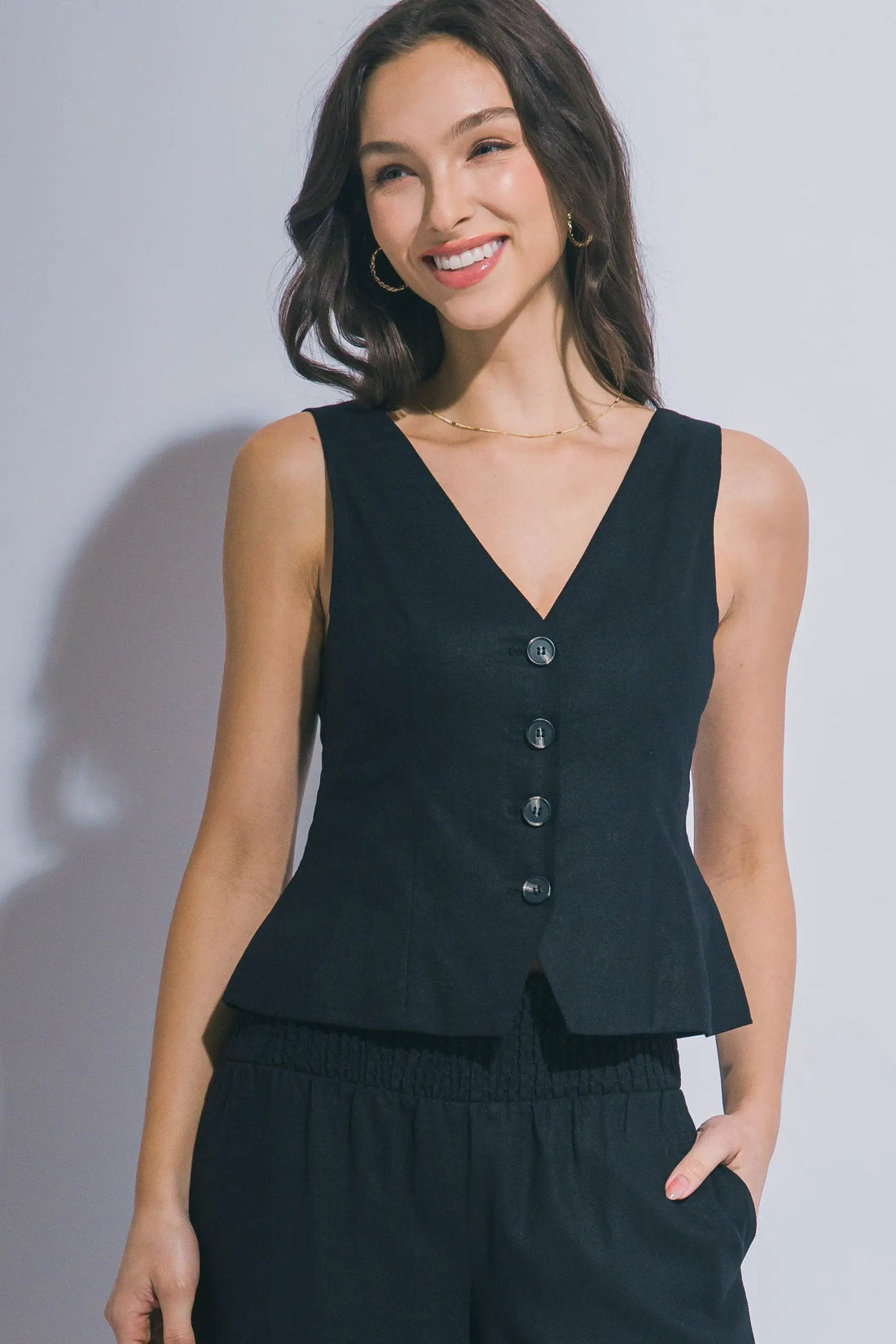 Chaleco de Lino con Escote en V - Elegancia Estival Artesanal