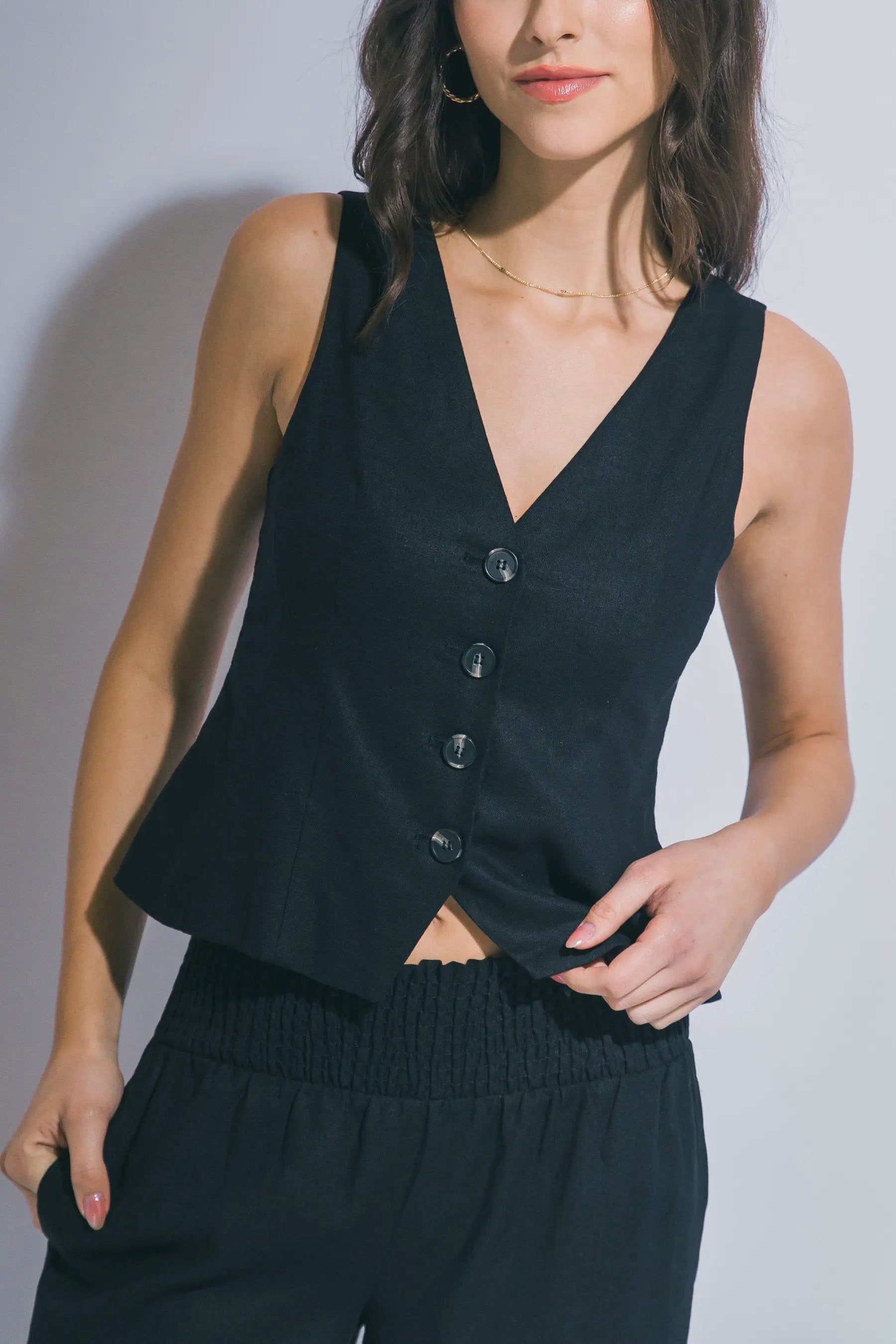 Chaleco de Lino con Escote en V - Elegancia Estival Artesanal