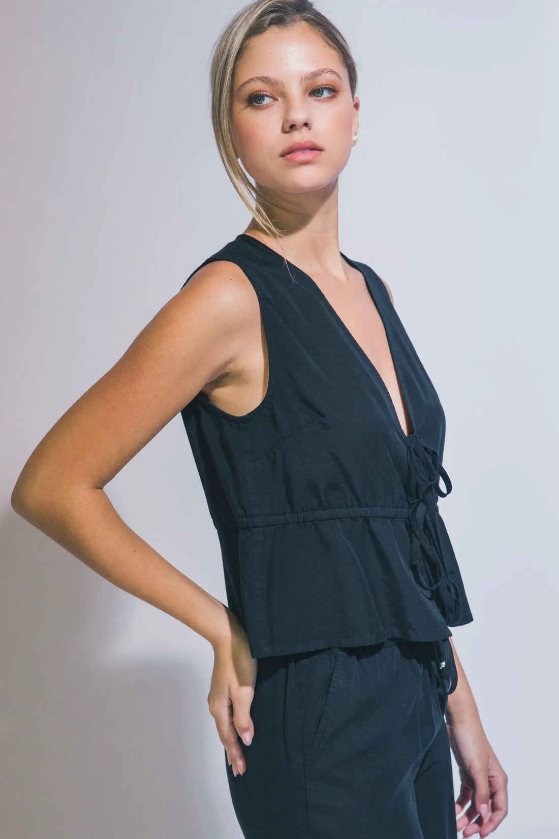 Blusa Peplum con Lazada Frontal de Tencel - Estilo y Confort para Mujer by LOVE TREE