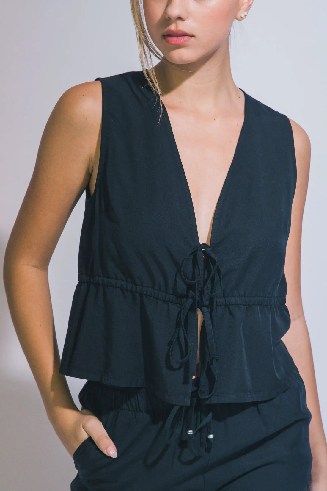 Blusa Peplum con Lazada Frontal de Tencel - Estilo y Confort para Mujer by LOVE TREE