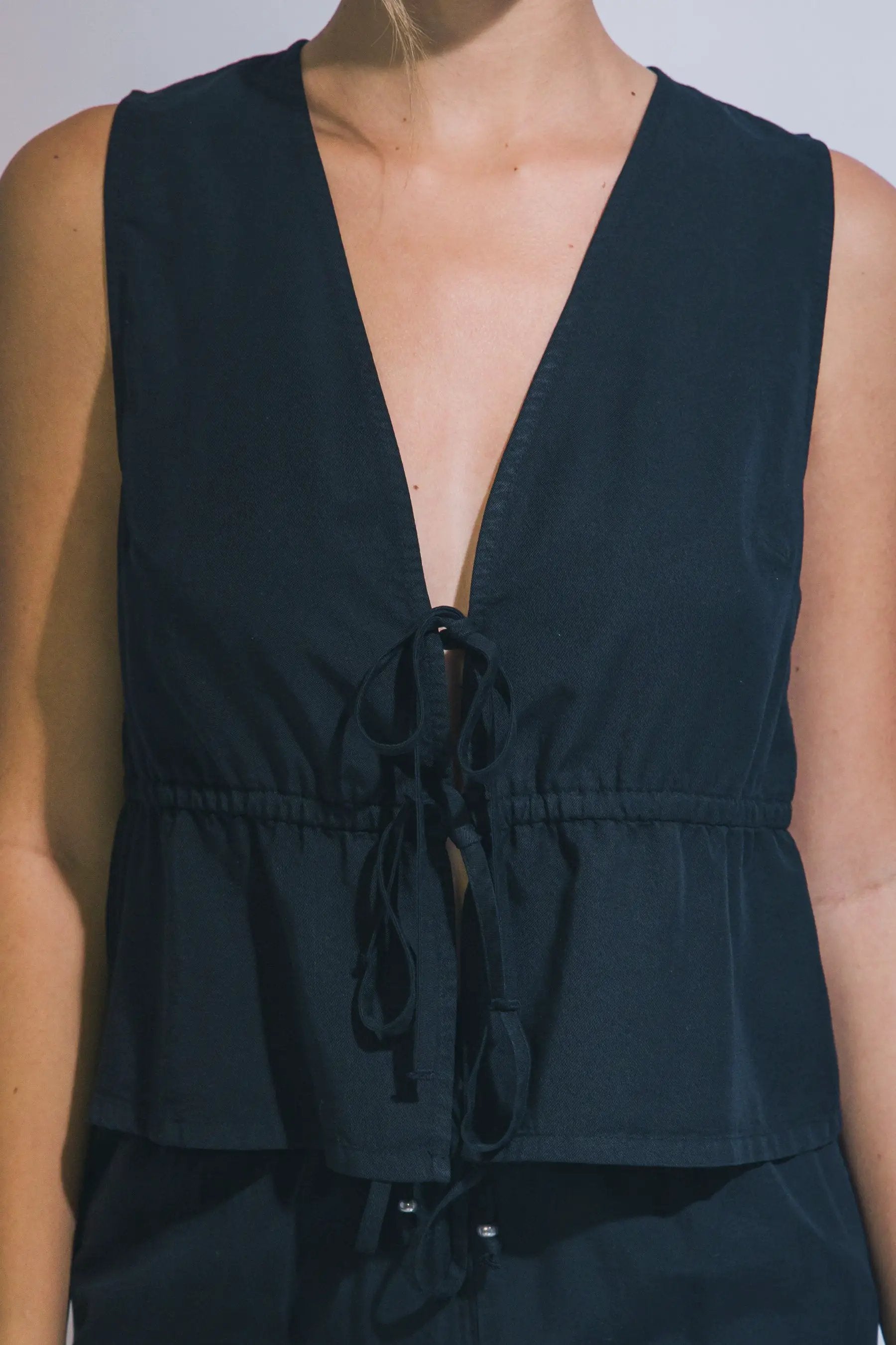 Blusa Peplum con Lazada Frontal de Tencel - Estilo y Confort para Mujer by LOVE TREE