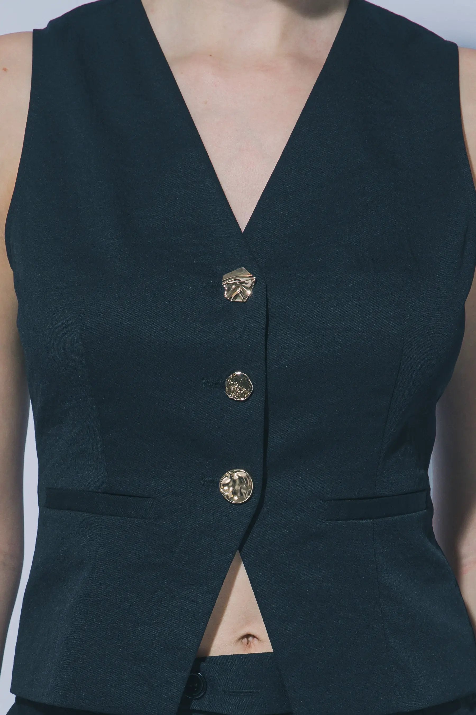 Chaleco de Mujer con Cuello en V y Botones al por Mayor 5230VL by LOVE TREE