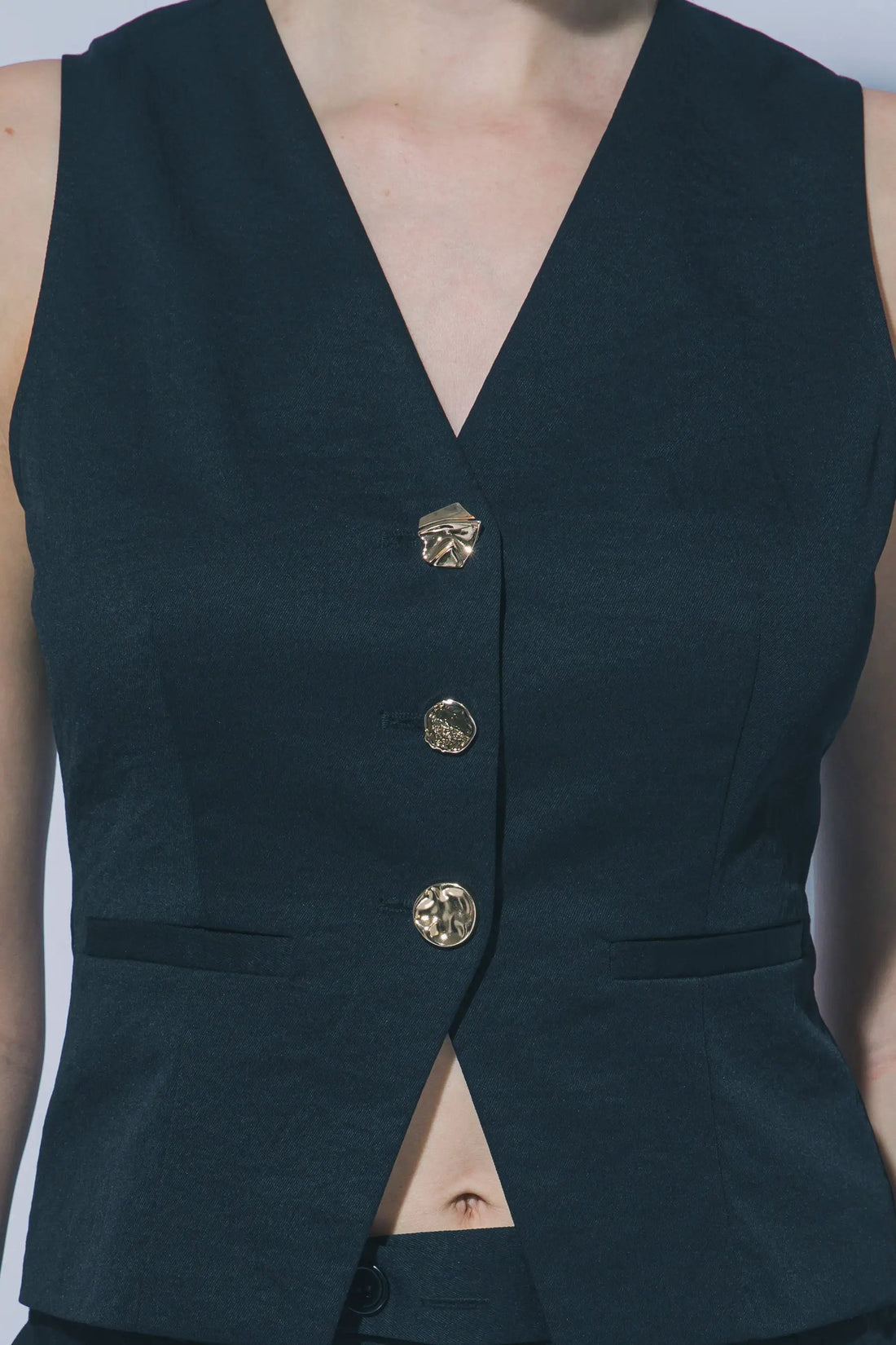 Chaleco de Mujer con Cuello en V y Botones al por Mayor 5230VL by LOVE TREE