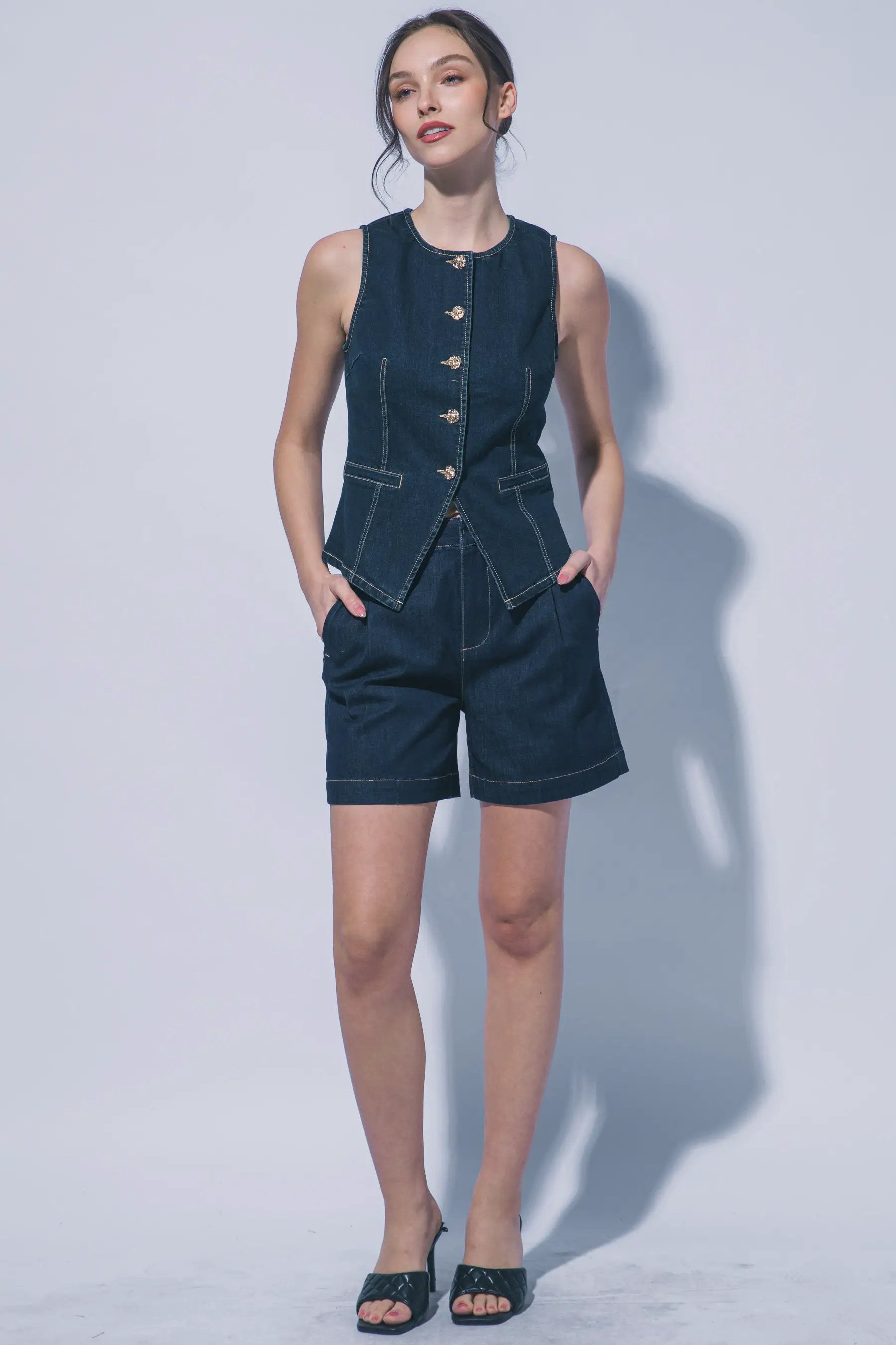 Chaleco de Mezclilla con Cuello Redondo - Estilo y Comodidad by LOVE TREE