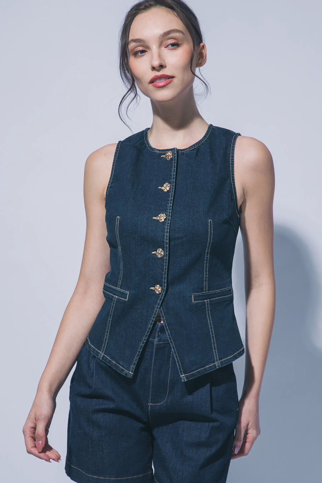 Chaleco de Mezclilla con Cuello Redondo - Estilo y Comodidad by LOVE TREE