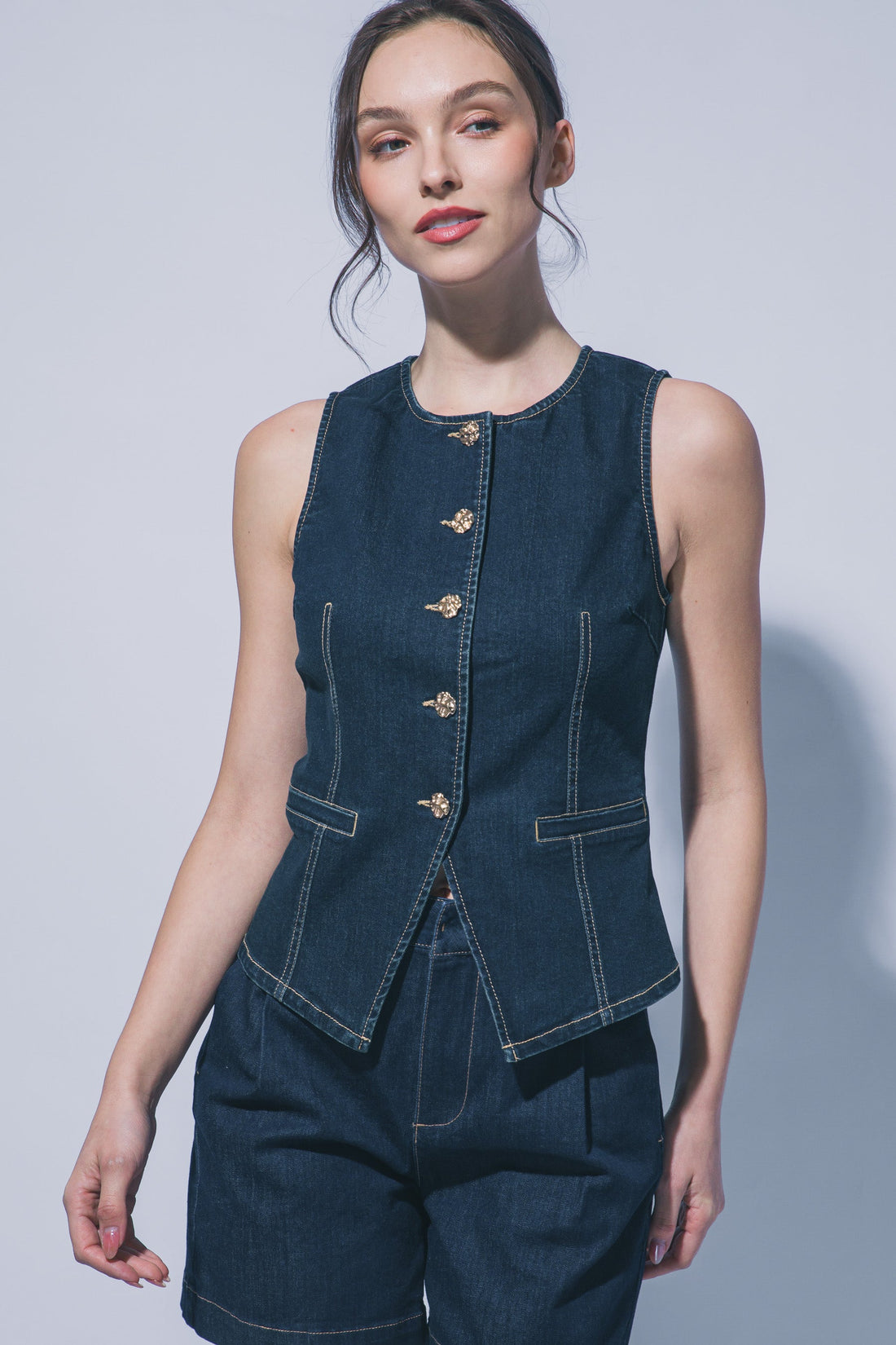 Chaleco de Mezclilla Indigo para Mujer – Estilo Casual Chic con Botones y Bolsillos