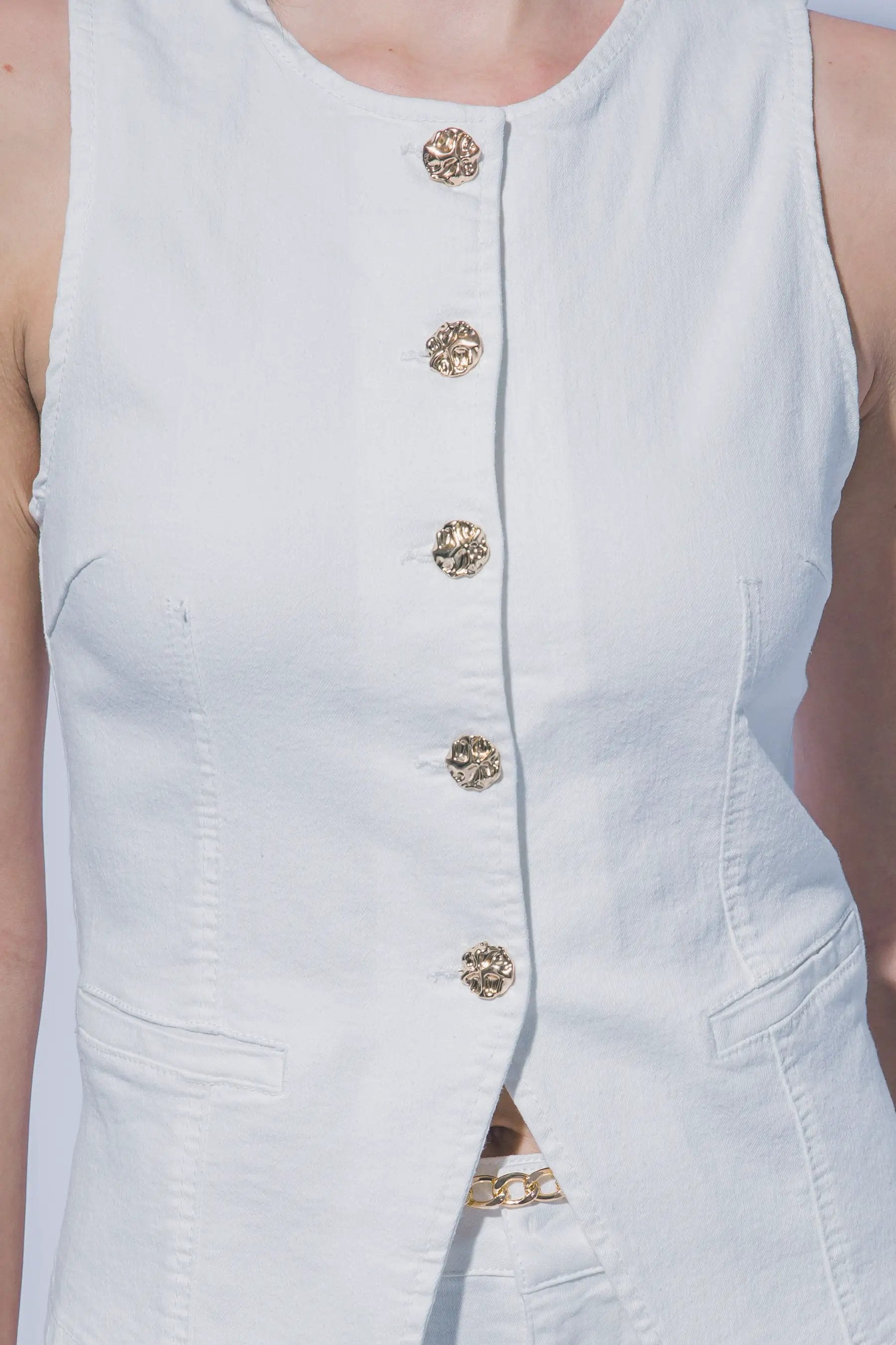 Chaleco de Mezclilla con Cuello Redondo - Estilo y Comodidad by LOVE TREE