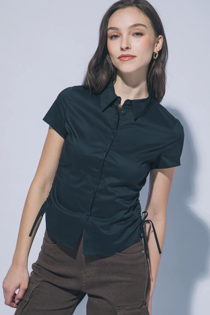 LOVE TREE Blusa Ajustada con Fruncido Lateral y Manga Corta - LOVE TREE - Tops
