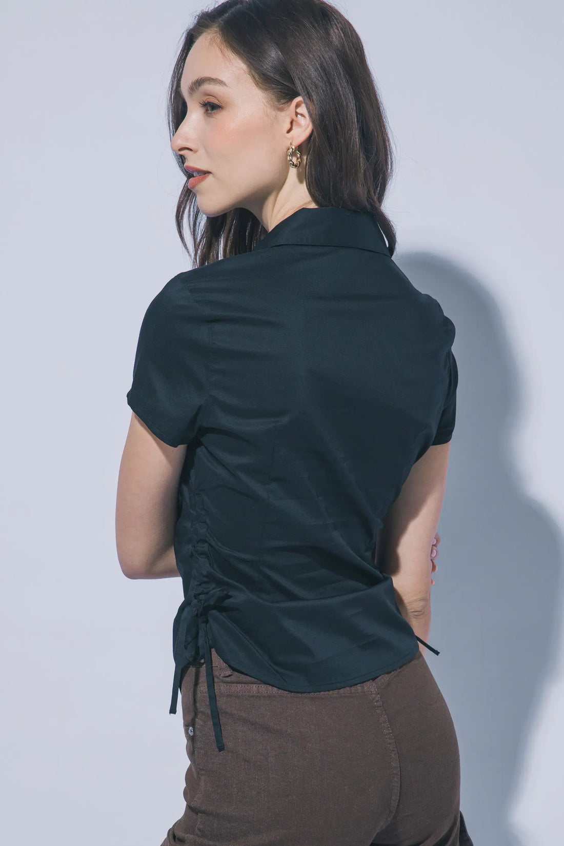 LOVE TREE Blusa Ajustada con Fruncido Lateral y Manga Corta - LOVE TREE - Tops