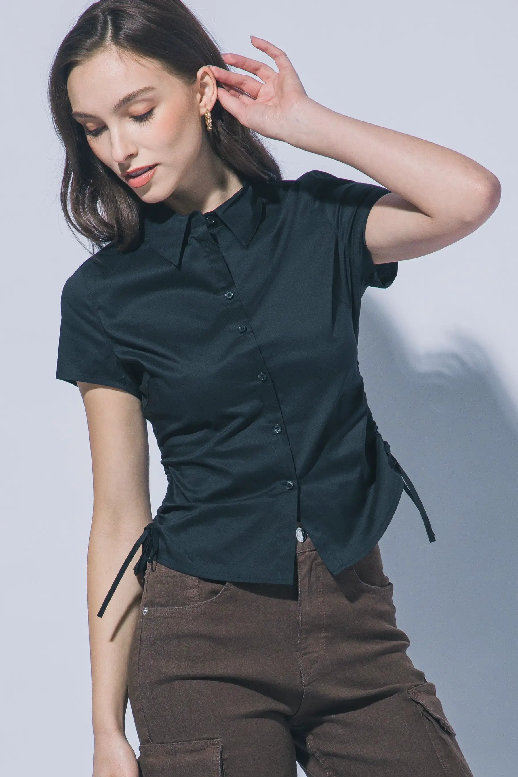 LOVE TREE Blusa Ajustada con Fruncido Lateral y Manga Corta - LOVE TREE - Tops