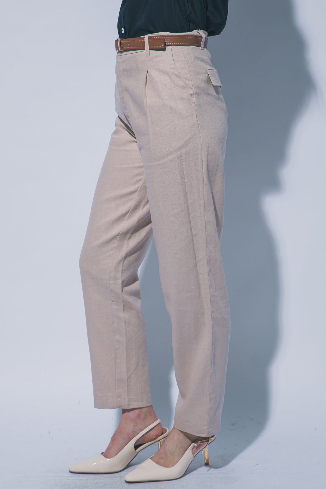 Pantalones de Lino de Tiro Alto: Elegancia Boutique y Corte Recto