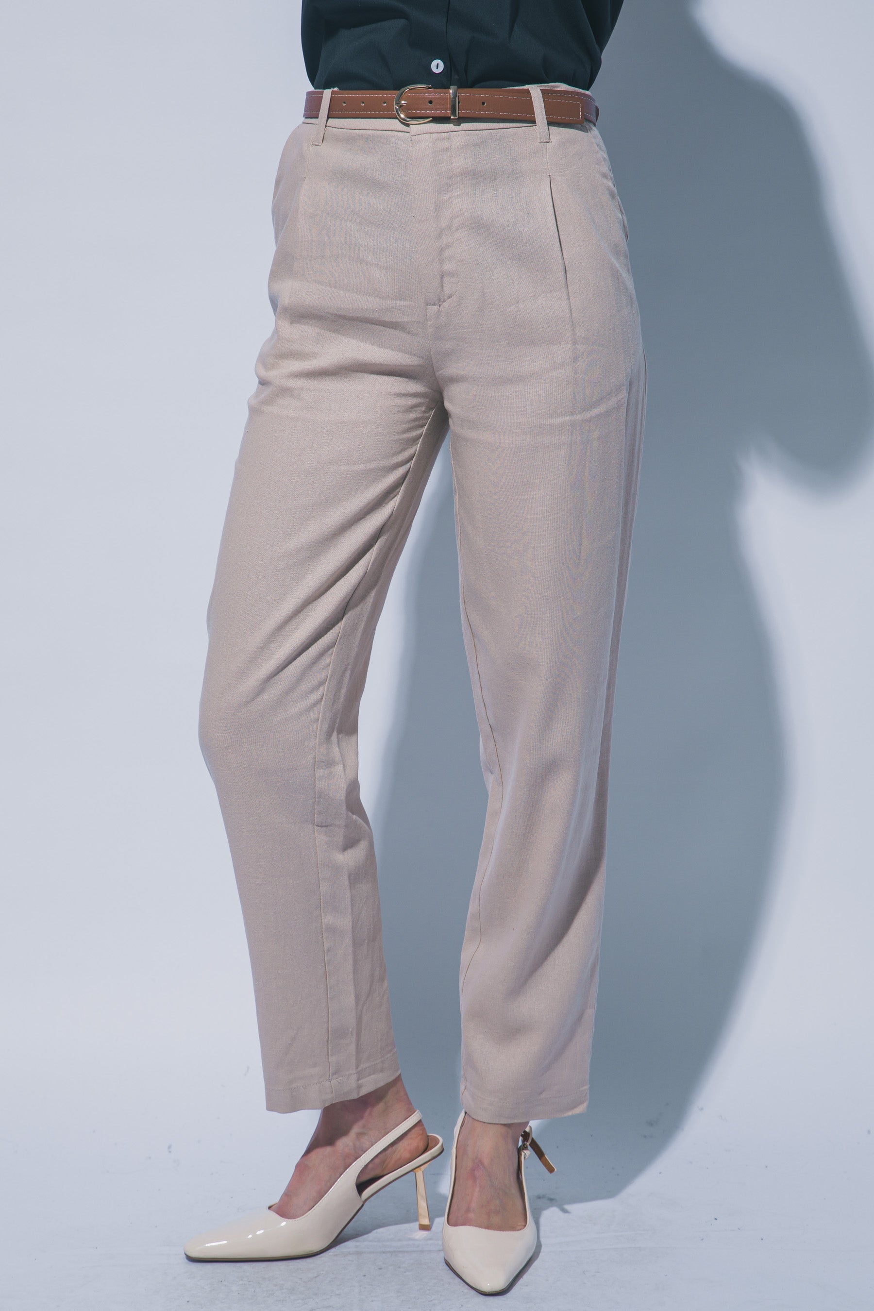 Pantalones de Lino de Tiro Alto: Elegancia Boutique y Corte Recto