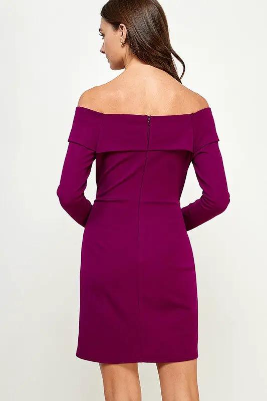 VESTIDO CORTO MORADO VINO HOMBRO CAIDO MANGA LARGA by Yanet Collection