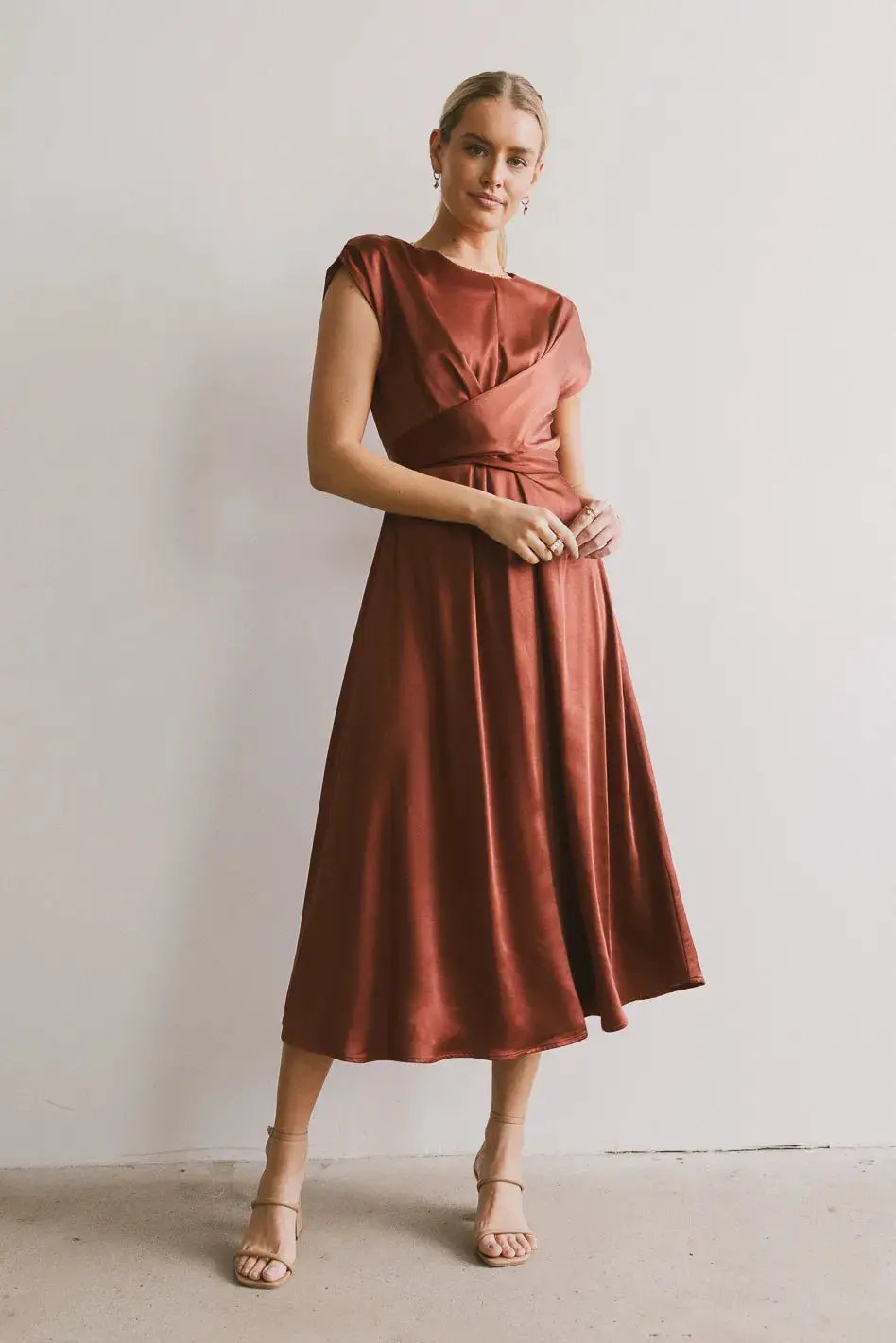 Vestido Terracota Midi Satin by Yanet Collective