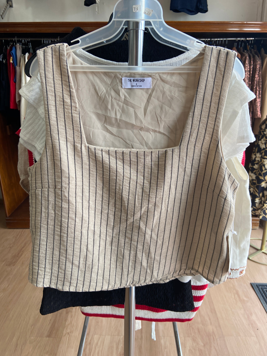Blusa beige con líneas