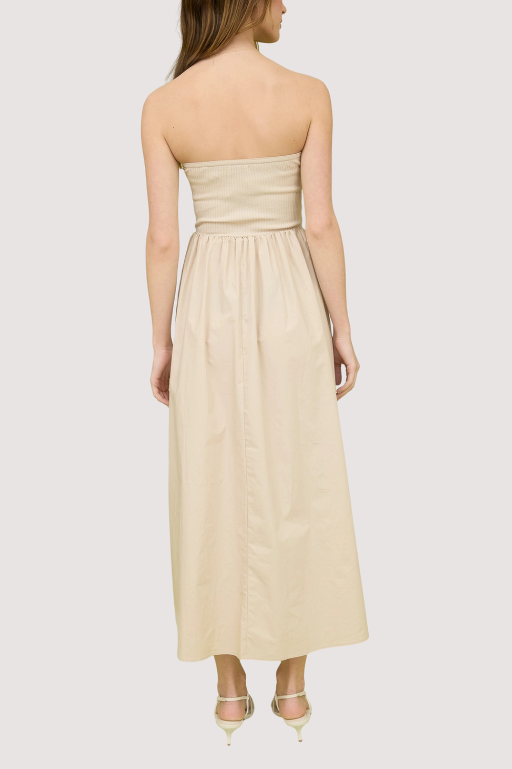 Vestido Largo con Escote Corazón Color Beige