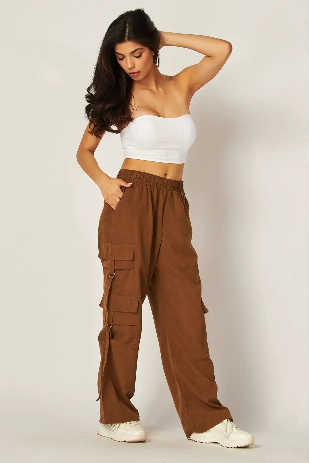 Pantalón Cargo de Mujer en Tipo Piel Suede Vegano Ligero Cafe by Yanet Collective