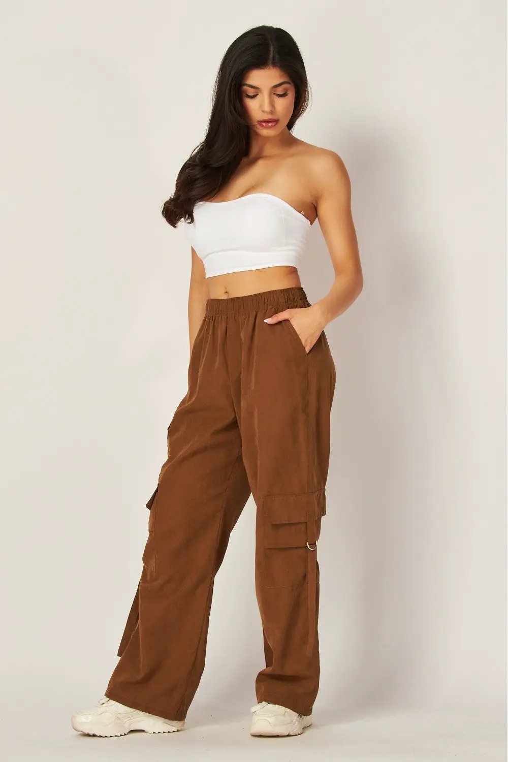 Pantalón Cargo de Mujer en Tipo Piel Suede Vegano Ligero Cafe by Yanet Collective