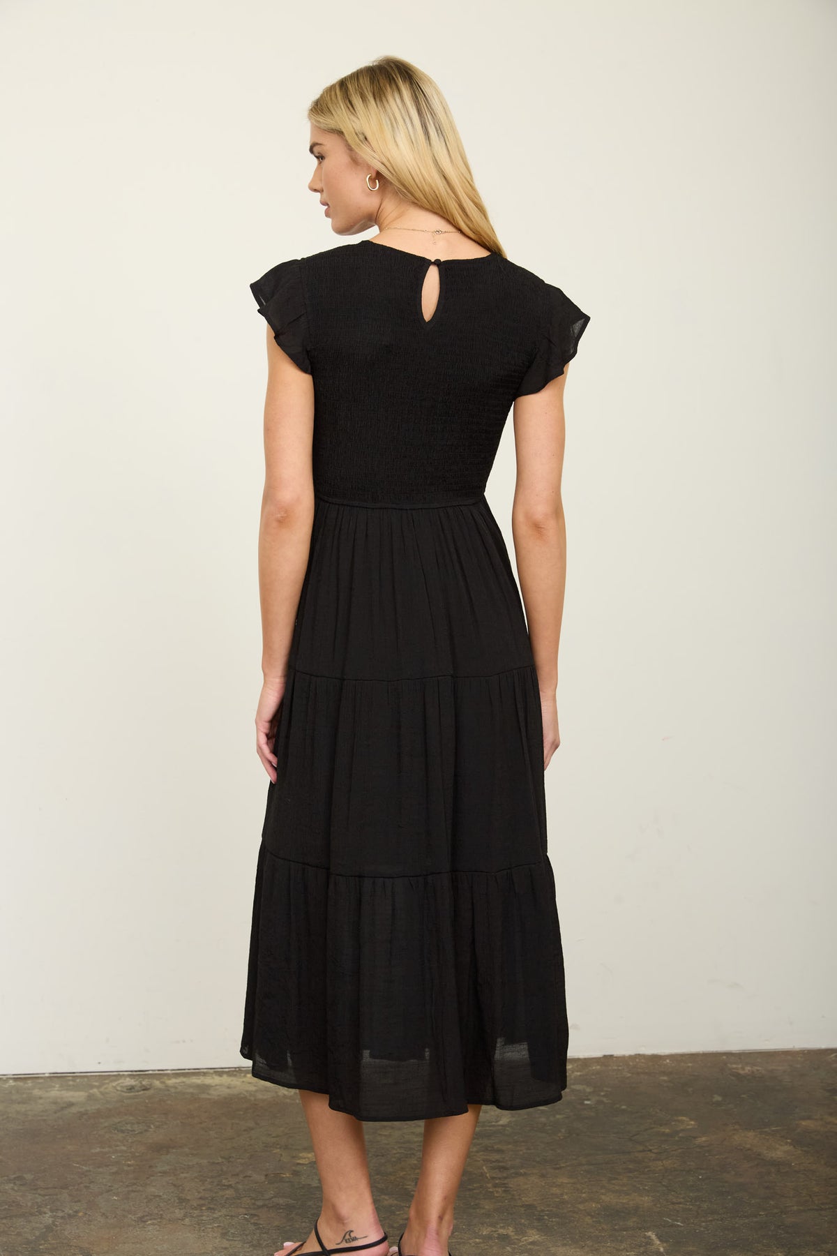 Vestido Midi de Manga Corta con Volantes y Nido de Abeja by shopblupepper