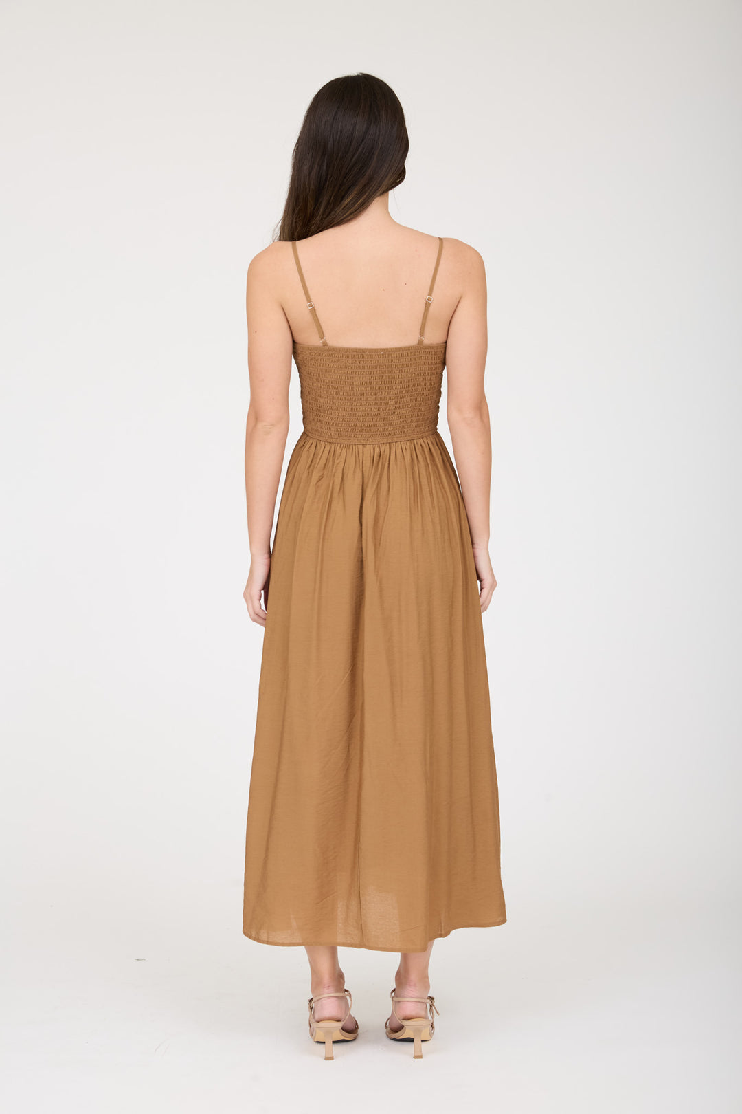 Vestido Midi Estilo Boho con Escote Smocked y Tirantes Finos