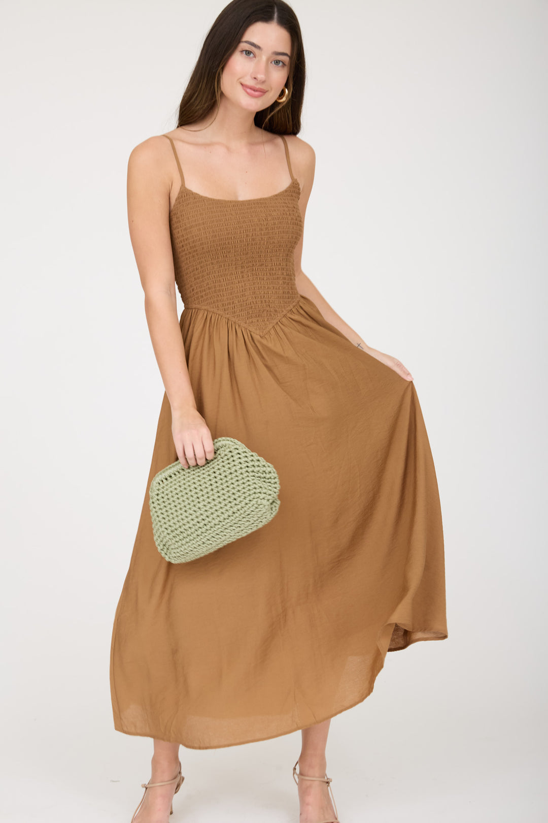 Vestido Midi Estilo Boho con Escote Smocked y Tirantes Finos