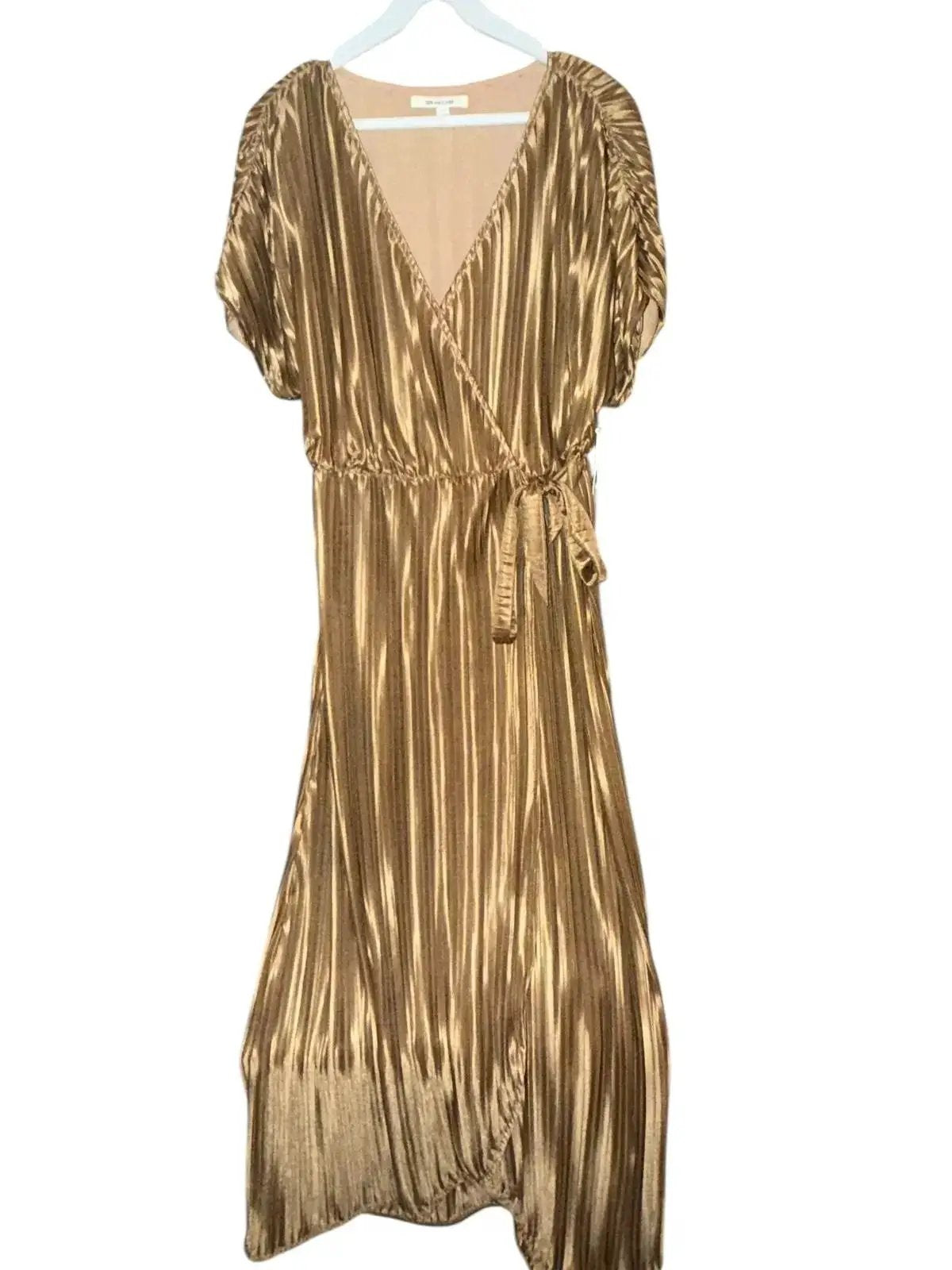 Vestido Midi Dorado Tela Plisada by Yanet Collective