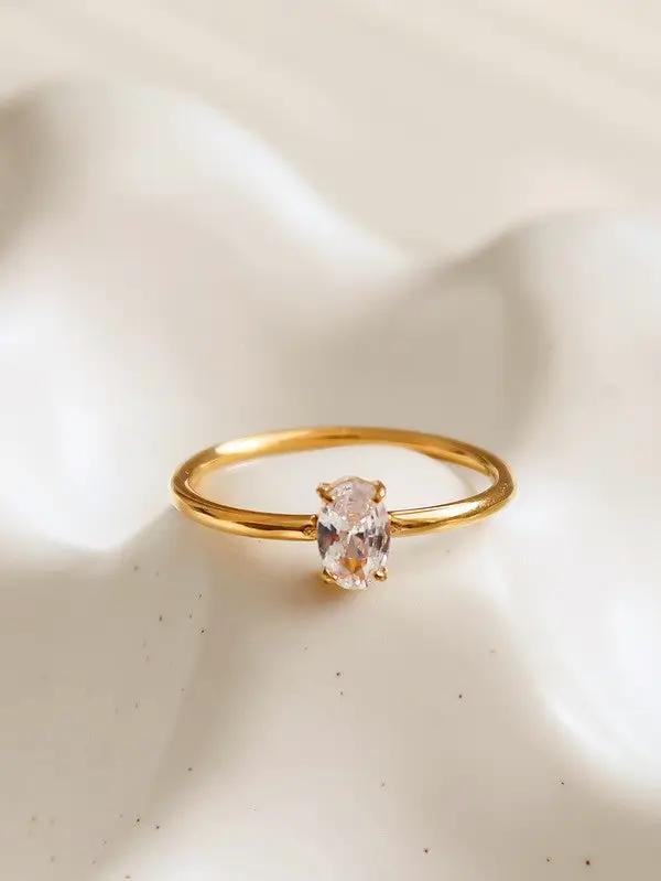 Anillo Cuadrado Delicado Oro 18K Con Circonia Cúbica Acero Inoxidable Edición Exclusiva by Yanet Collective