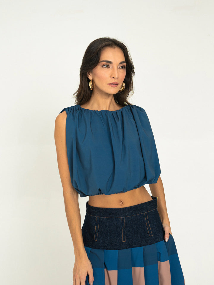 Blusa Sin Mangas Plisada en Verde Azulado con Detalle de Botones - Estilo Boutique