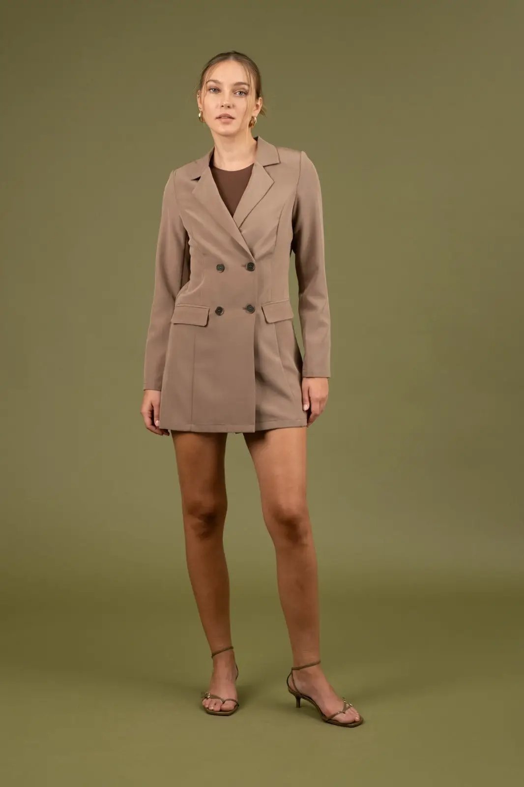 BLAZER VESTIDO CORTÓ DE MANGA LARGA CON BOTONES EN EL FRENTE by Yanet Collection