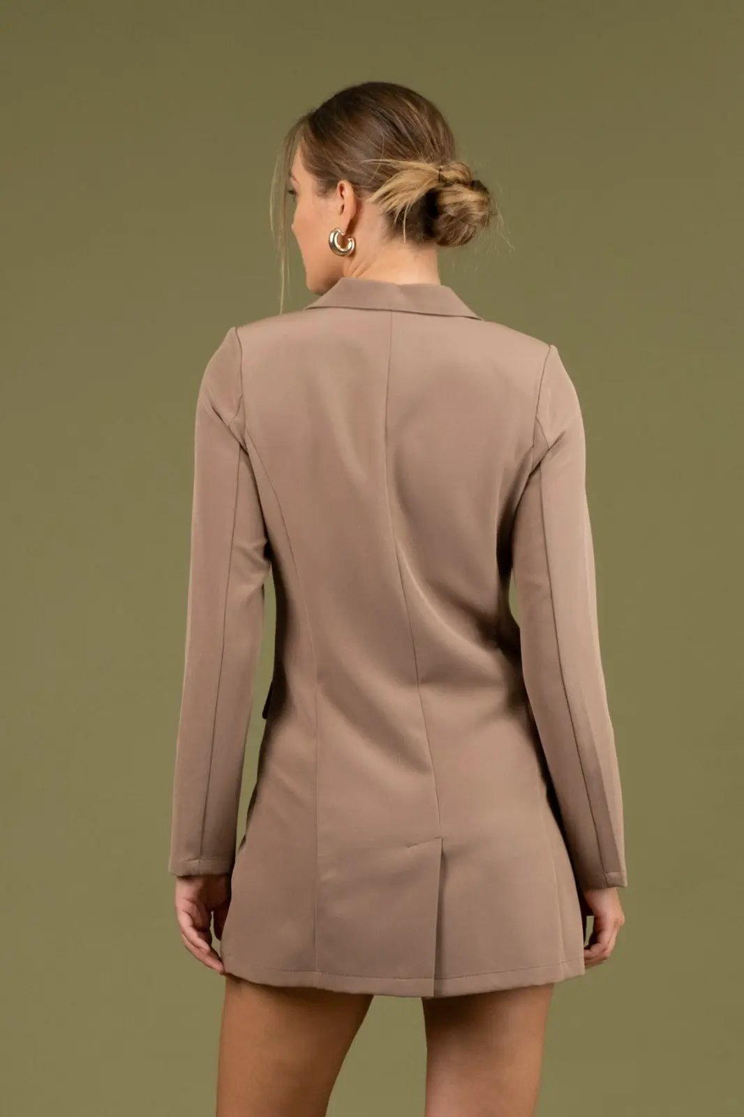 BLAZER VESTIDO CORTÓ DE MANGA LARGA CON BOTONES EN EL FRENTE by Yanet Collection