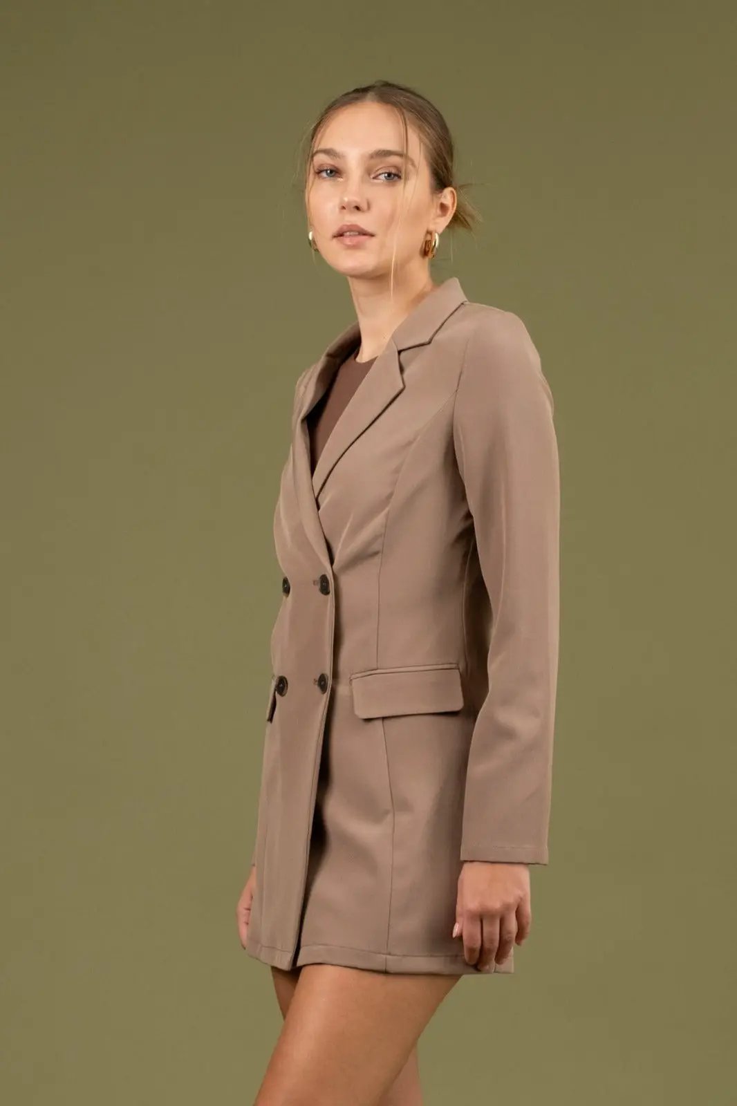 BLAZER VESTIDO CORTÓ DE MANGA LARGA CON BOTONES EN EL FRENTE by Yanet Collection