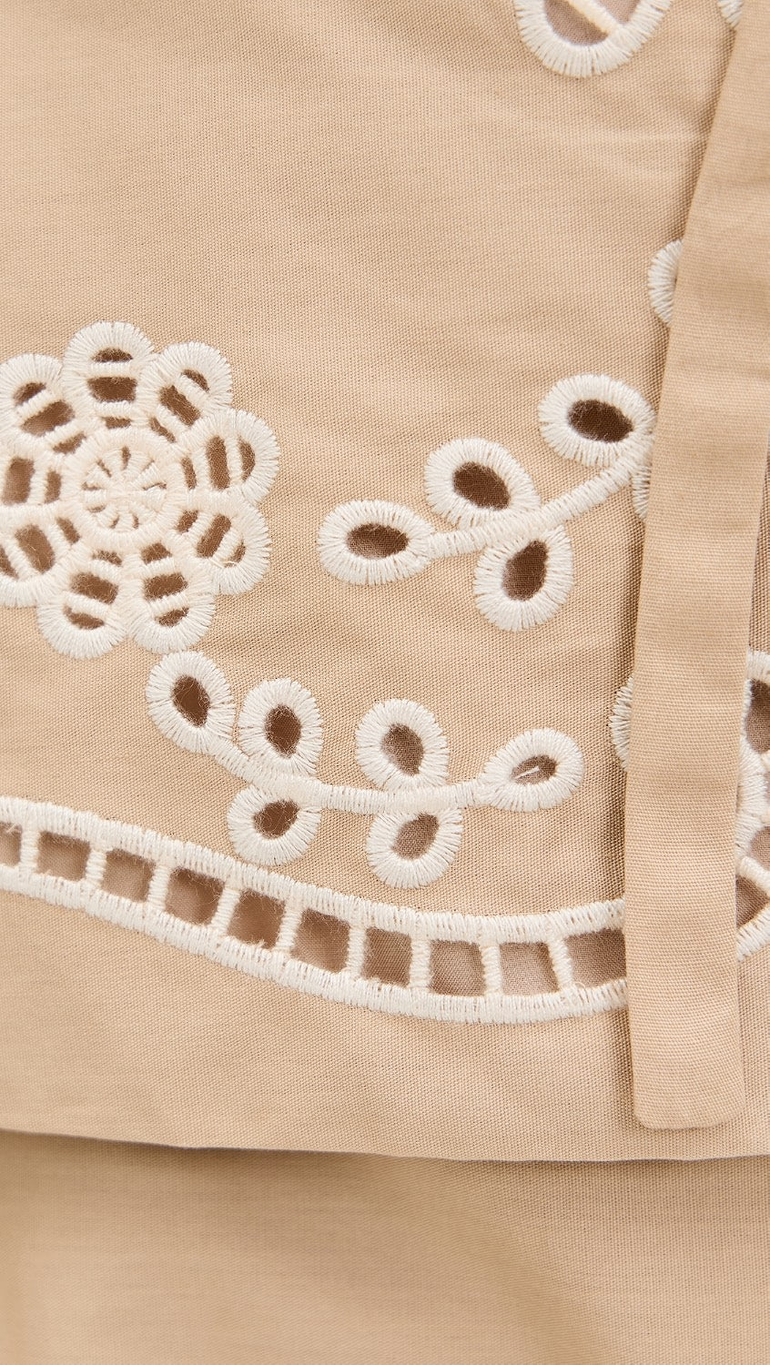 Top Beige Sin Mangas con Bordado Artesanal - Estilo Boutique