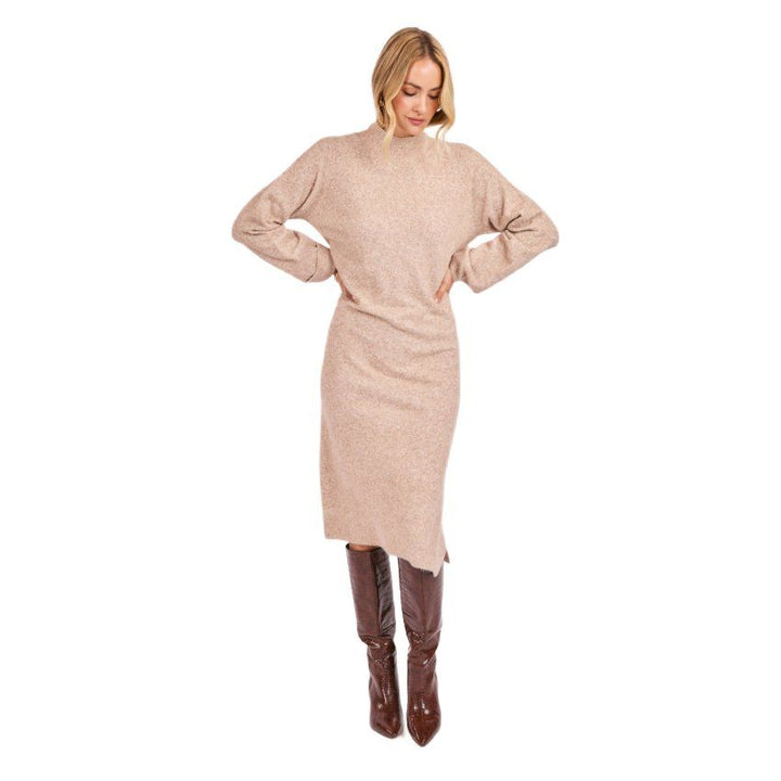 Vestido de Manga Larga Color Beige con Abertura