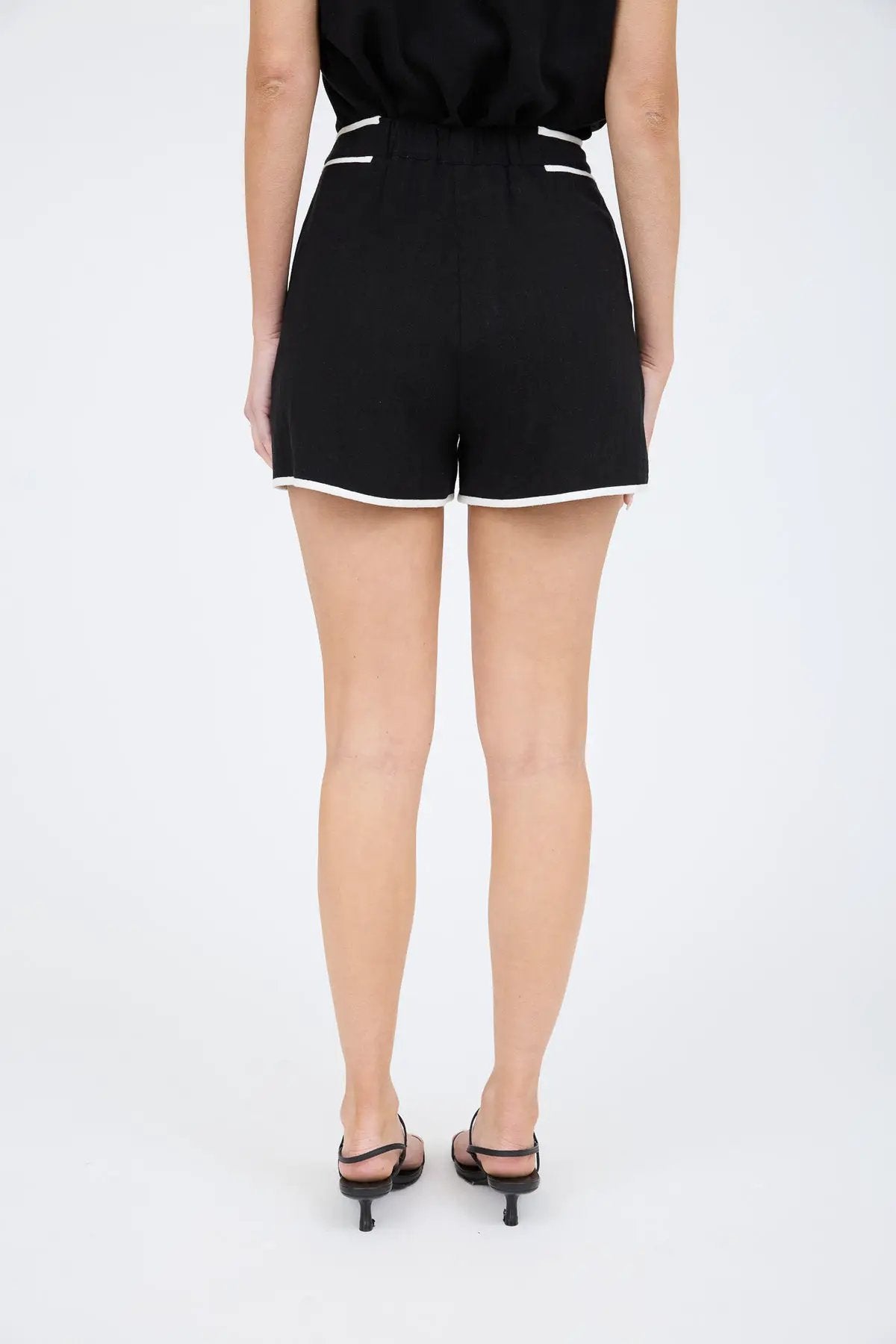 Shorts Mini de Lino con Cintura Alta y Ribete en Contraste by shopblupepper