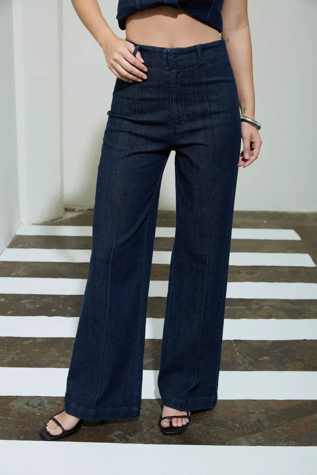Jeans de Tiro Alto con Costura Frontal y Pierna Ancha by shopblupepper