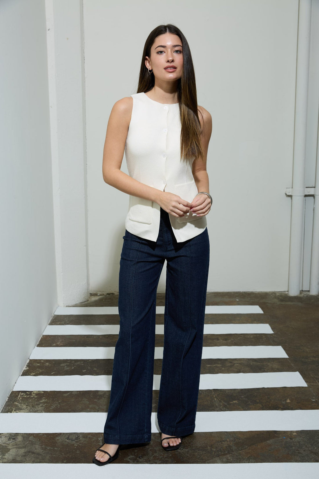 Jeans Wide Leg de Tiro Alto con Costura Frontal – Denim Elástico Azul Oscuro