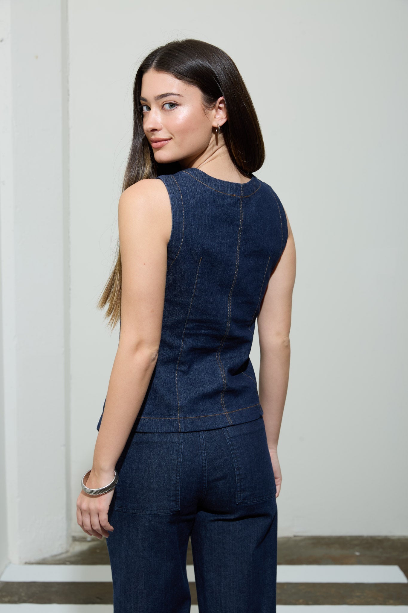 Chaleco Denim Boutique con Botones y Cuello Redondo