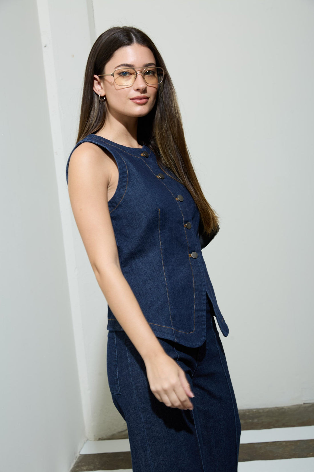 Chaleco Denim Boutique con Botones y Cuello Redondo