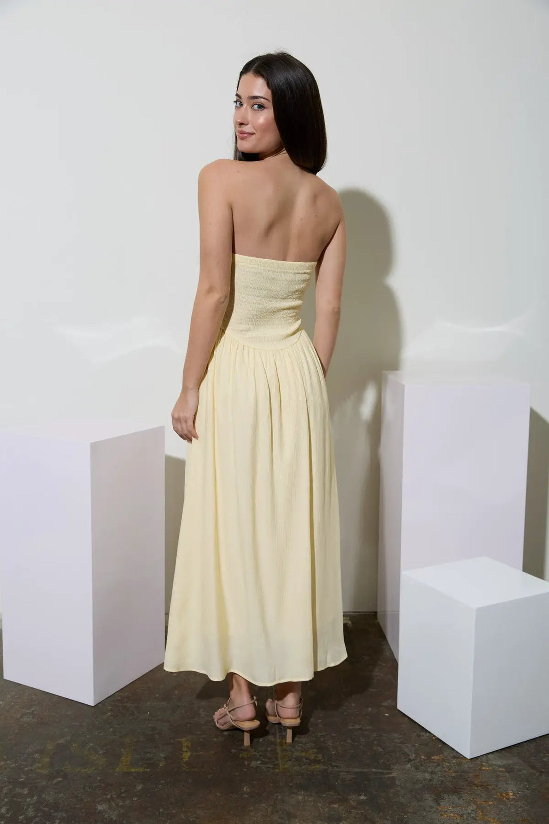 PRE-ORDEN Vestido Midi con Encaje, Escote Palabra de Honor y Detalle Fruncido (Pre-orden) by shopblupepper
