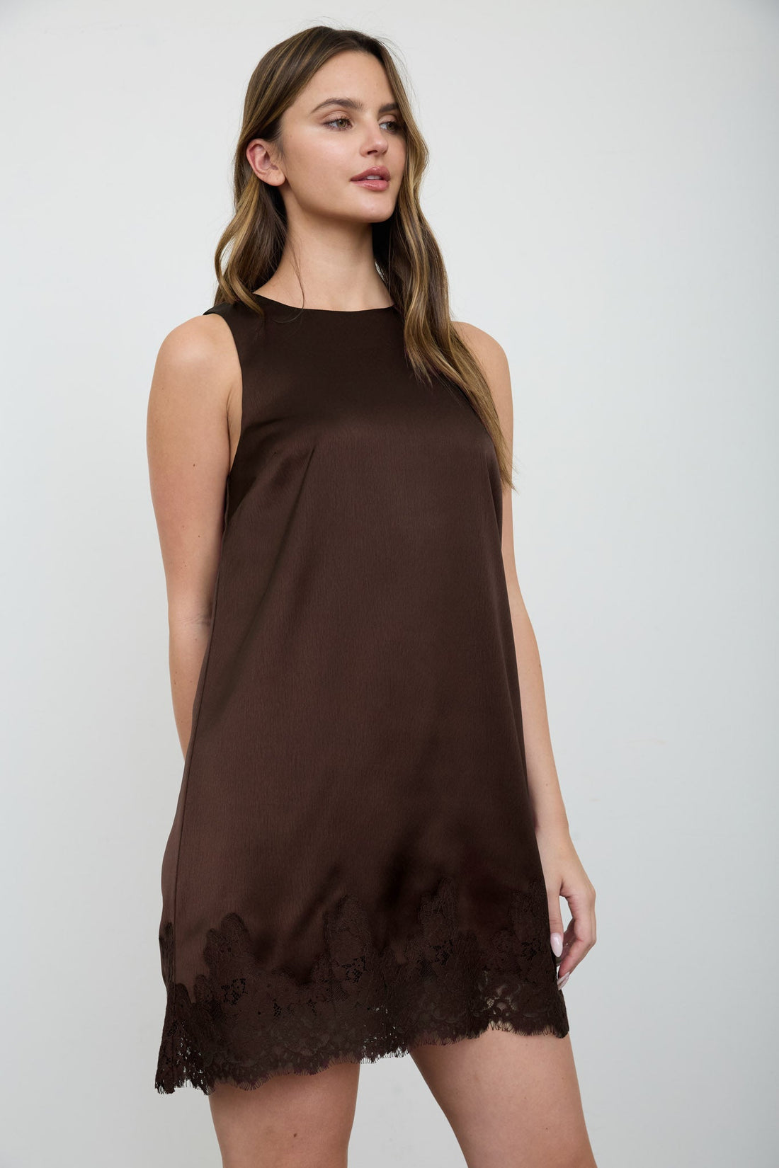 VESTIDO MINIFALDA SIN MANGAS CON DOBLADILLO DE ENCAJE DE SATÉN