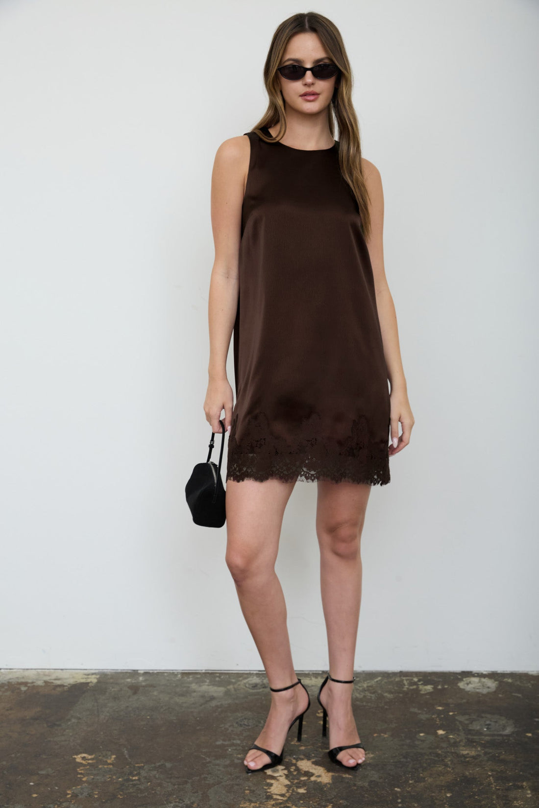 VESTIDO MINIFALDA SIN MANGAS CON DOBLADILLO DE ENCAJE DE SATÉN