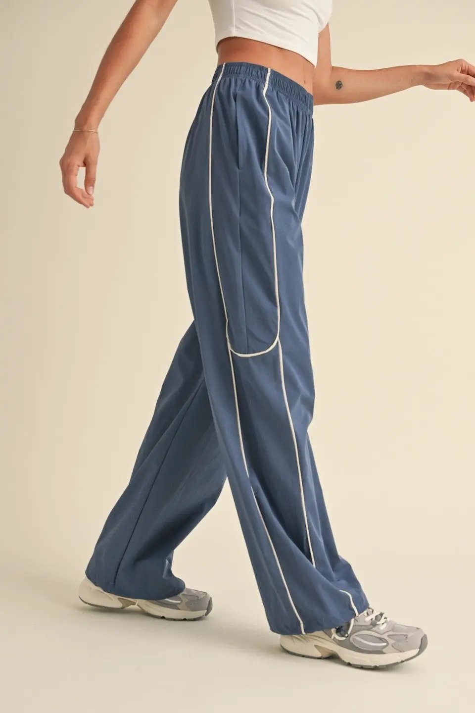 Track Pants de Nailon Deportivos Detalles de Contraste by Yanet Collection