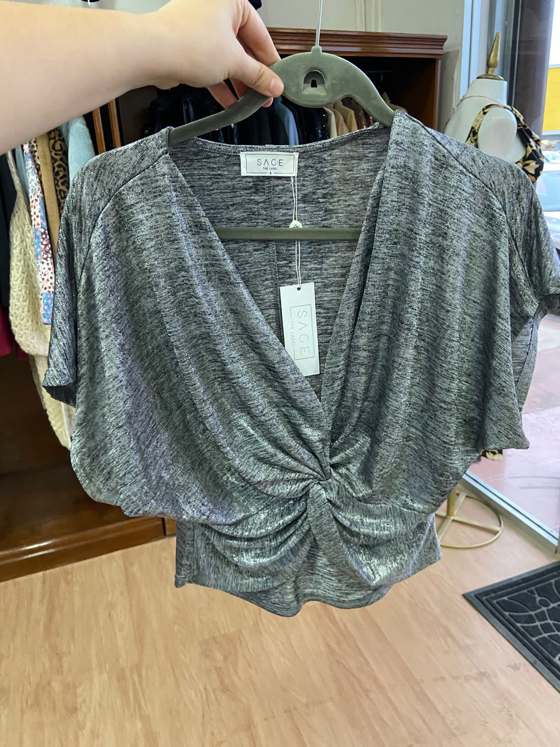 Top Gris de Manga Corta con Nudo Frontal - Estilo Boutique